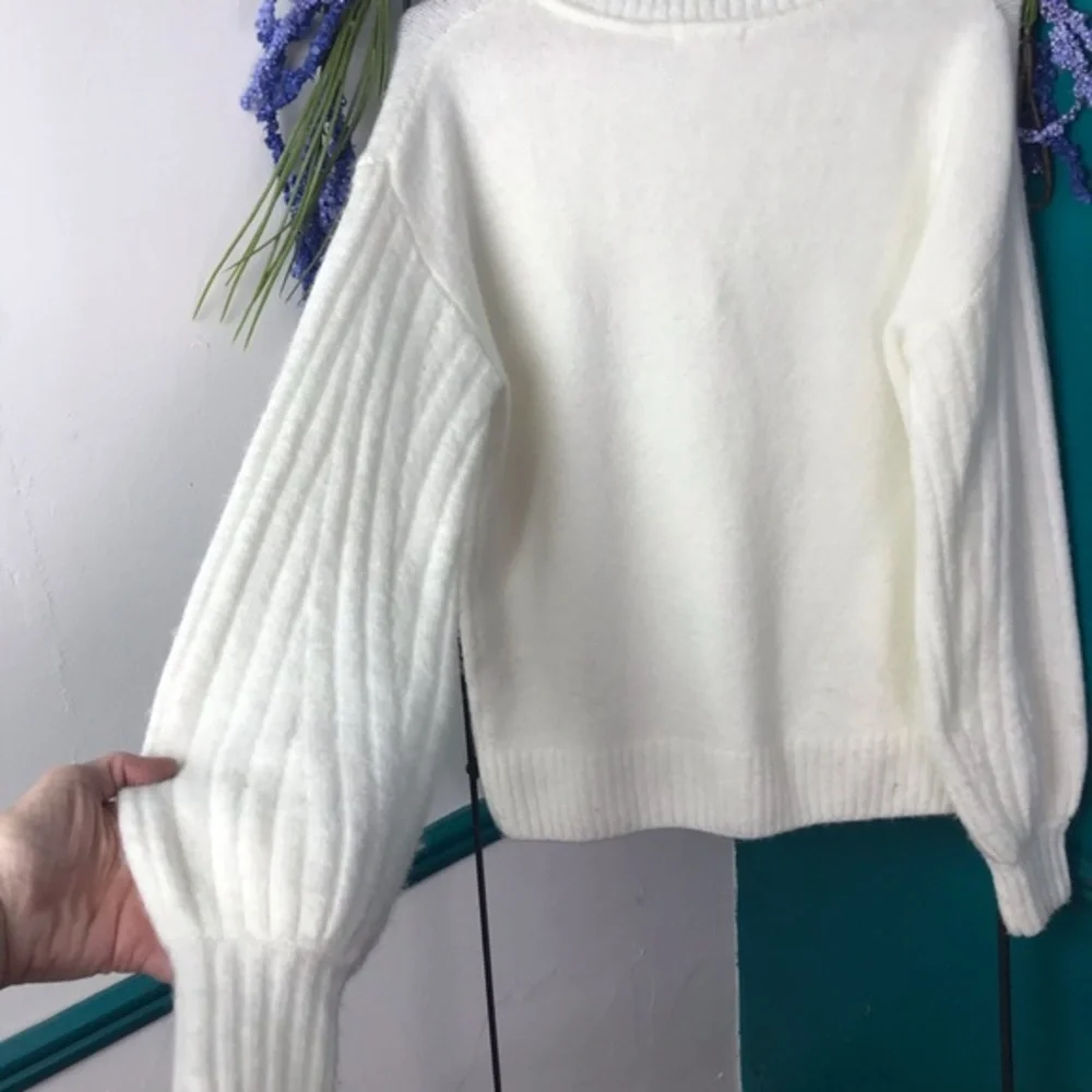 Max Studio ivory puff sleeve sweater - Picture 1 of 6